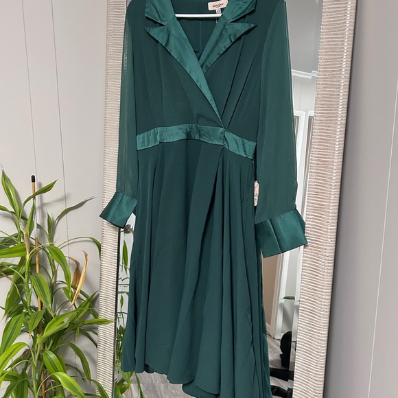 Polly Midi A- Line Long Chiffon Sleeves Green Dress - Picture 2 of 5